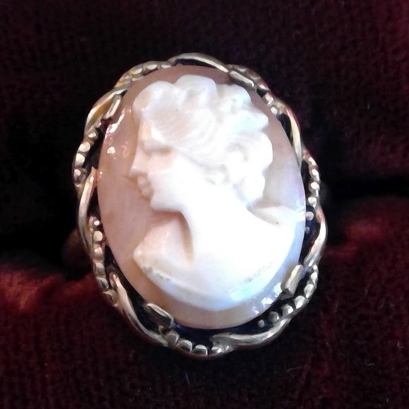 Vintage Jewelry - Vintage Cameo Ring